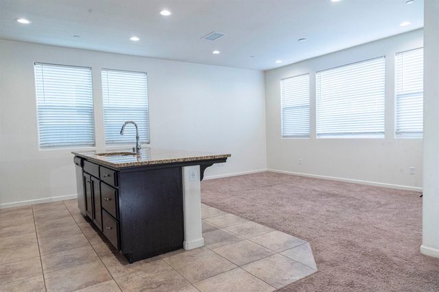 6330 E Creek View Lane, Fresno, CA 93727