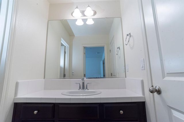 6330 E Creek View Lane, Fresno, CA 93727