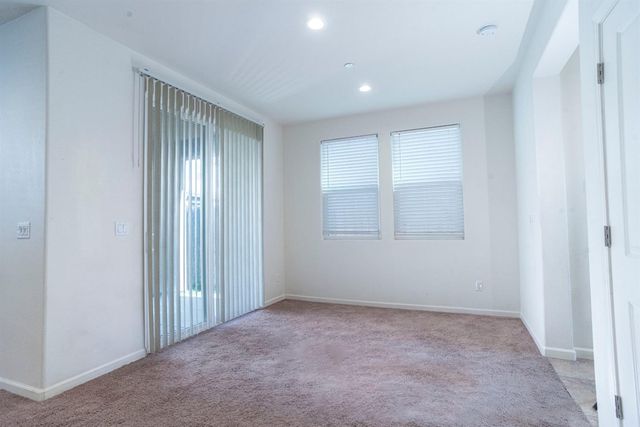 6330 E Creek View Lane, Fresno, CA 93727