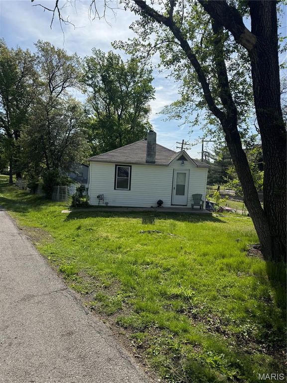 223 Fairview Lane, Ferguson, MO 63135