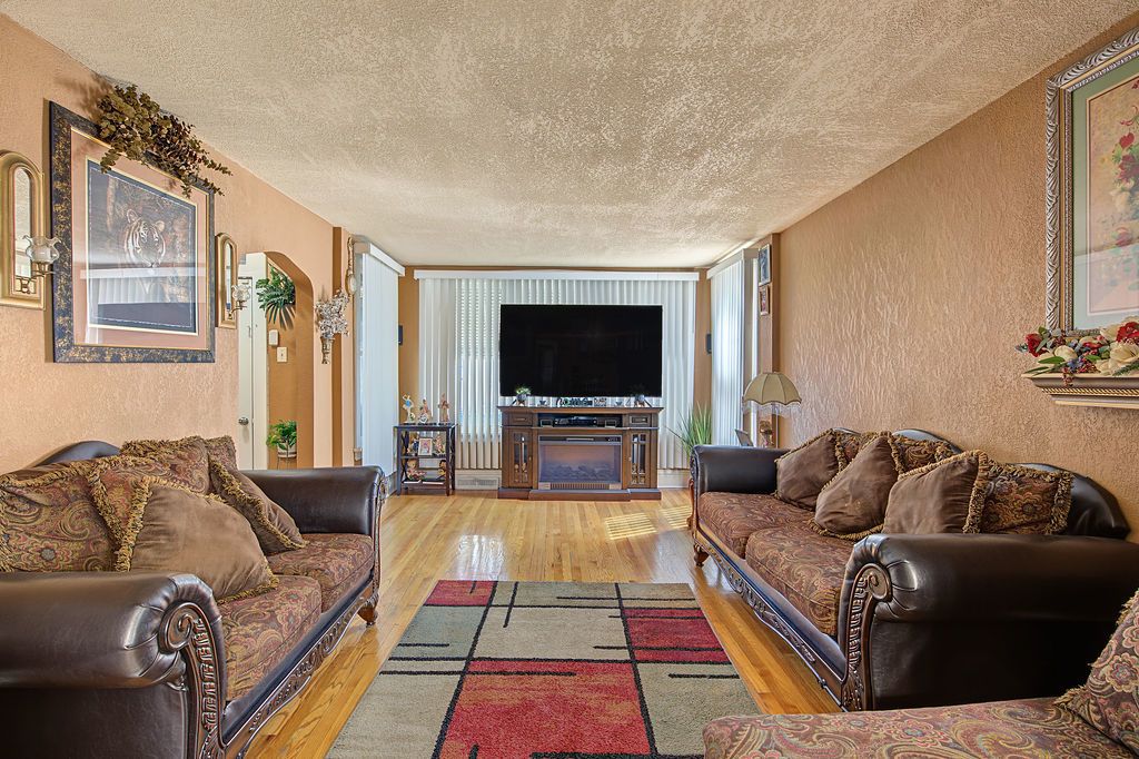 10414 S Ewing Avenue, Chicago, IL 60617 — photo 2