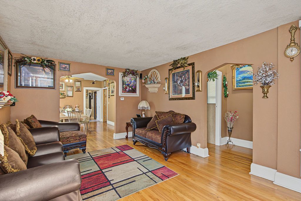10414 S Ewing Avenue, Chicago, IL 60617 — photo 3