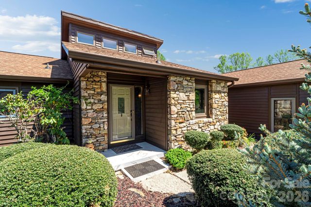 3104 Cove Loop Road, Hendersonville, NC 28739