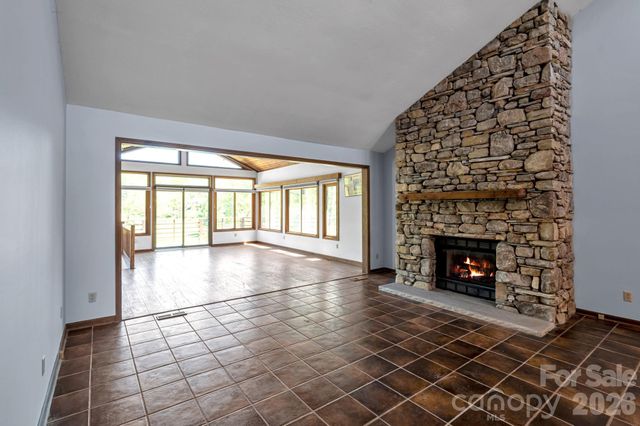 3104 Cove Loop Road, Hendersonville, NC 28739