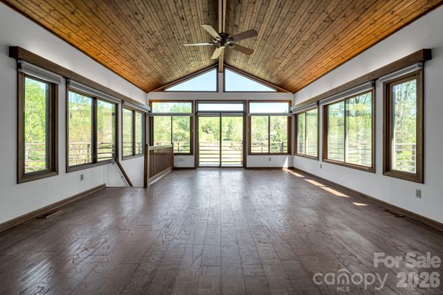 3104 Cove Loop Road, Hendersonville, NC 28739