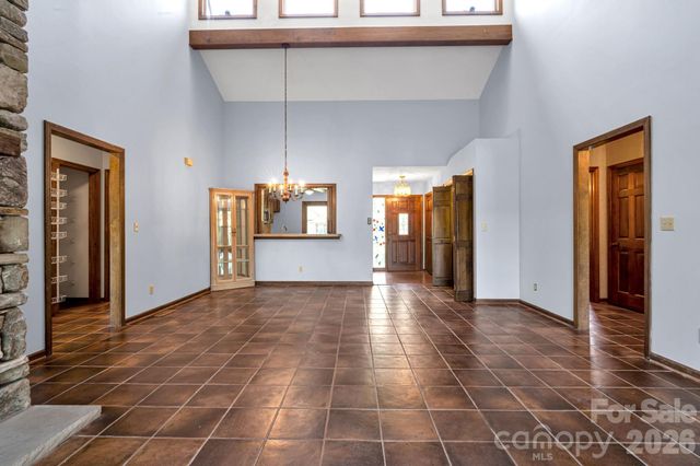 3104 Cove Loop Road, Hendersonville, NC 28739