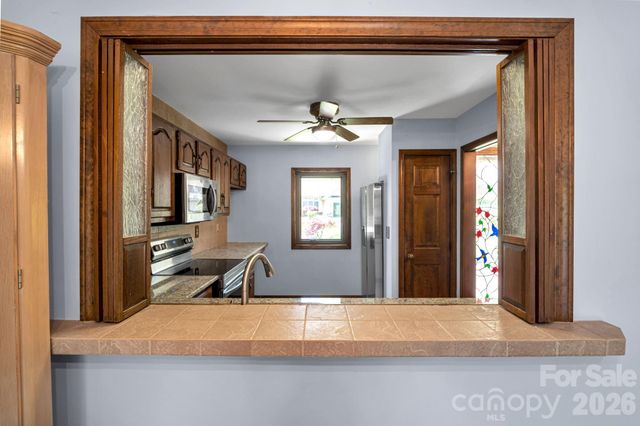 3104 Cove Loop Road, Hendersonville, NC 28739