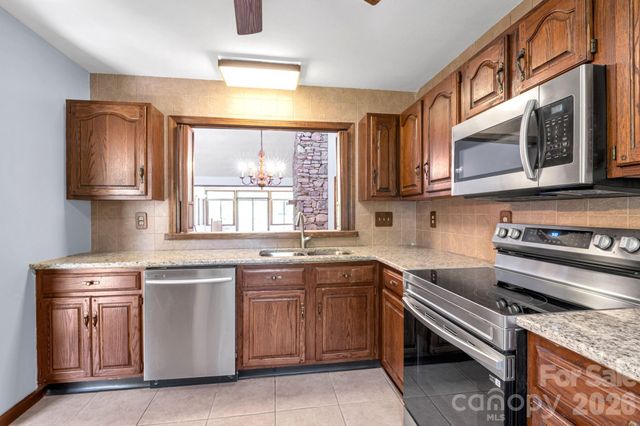 3104 Cove Loop Road, Hendersonville, NC 28739