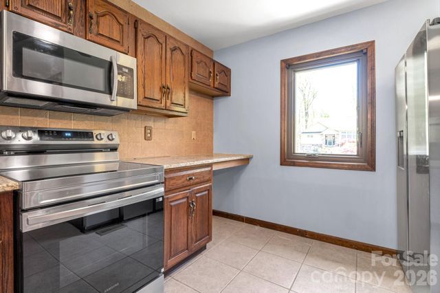 3104 Cove Loop Road, Hendersonville, NC 28739