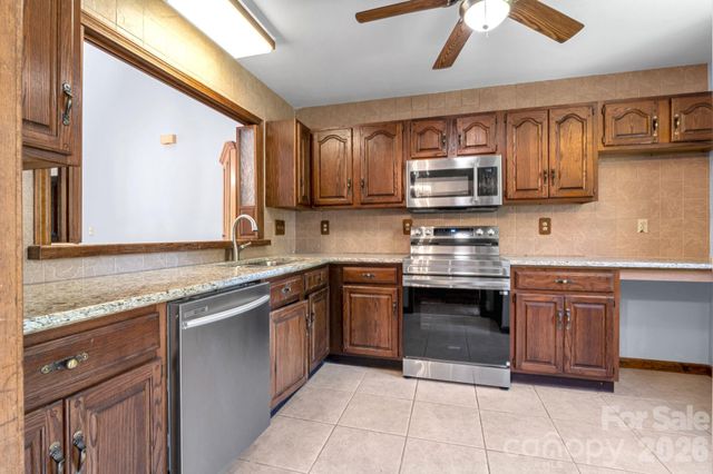 3104 Cove Loop Road, Hendersonville, NC 28739