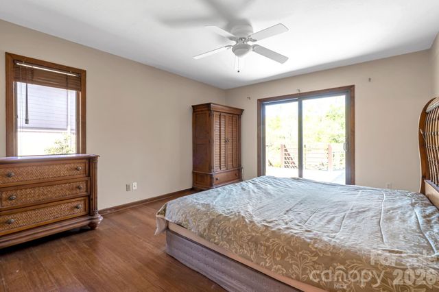 3104 Cove Loop Road, Hendersonville, NC 28739