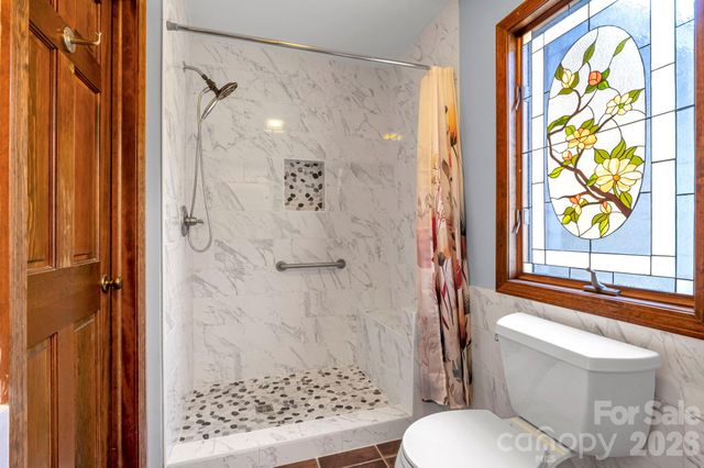 3104 Cove Loop Road, Hendersonville, NC 28739