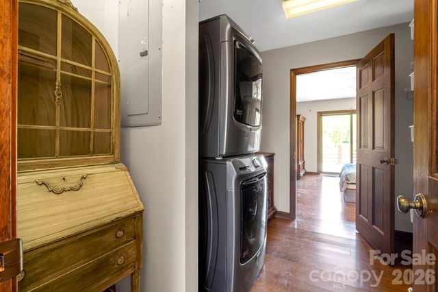 3104 Cove Loop Road, Hendersonville, NC 28739