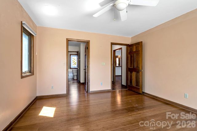 3104 Cove Loop Road, Hendersonville, NC 28739