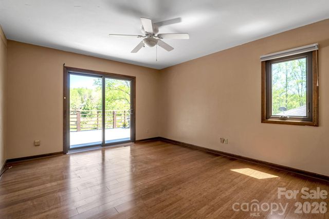 3104 Cove Loop Road, Hendersonville, NC 28739