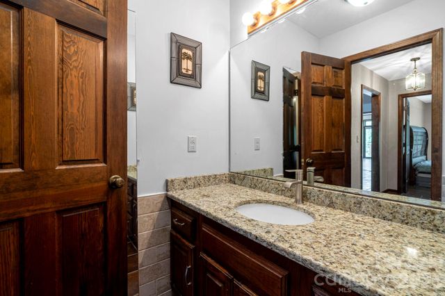 3104 Cove Loop Road, Hendersonville, NC 28739