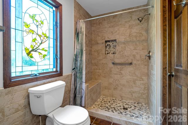 3104 Cove Loop Road, Hendersonville, NC 28739