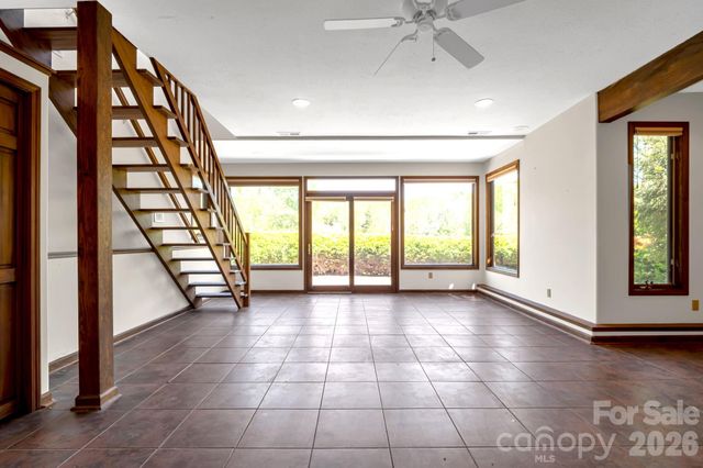 3104 Cove Loop Road, Hendersonville, NC 28739