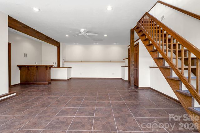 3104 Cove Loop Road, Hendersonville, NC 28739