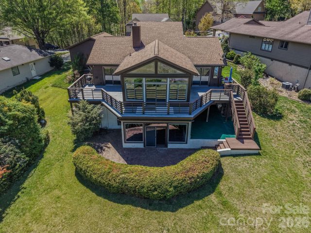 3104 Cove Loop Road, Hendersonville, NC 28739