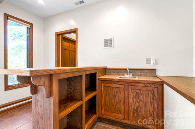 3104 Cove Loop Road, Hendersonville, NC 28739