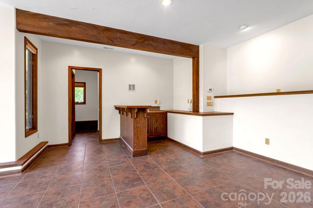 3104 Cove Loop Road, Hendersonville, NC 28739