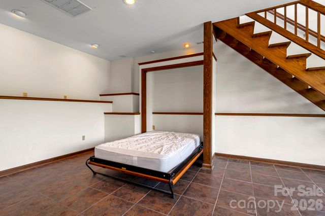 3104 Cove Loop Road, Hendersonville, NC 28739