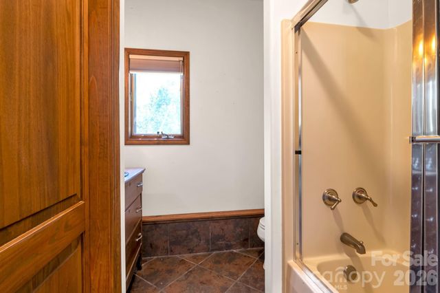 3104 Cove Loop Road, Hendersonville, NC 28739