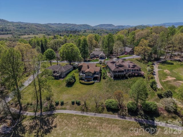 3104 Cove Loop Road, Hendersonville, NC 28739