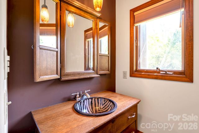 3104 Cove Loop Road, Hendersonville, NC 28739