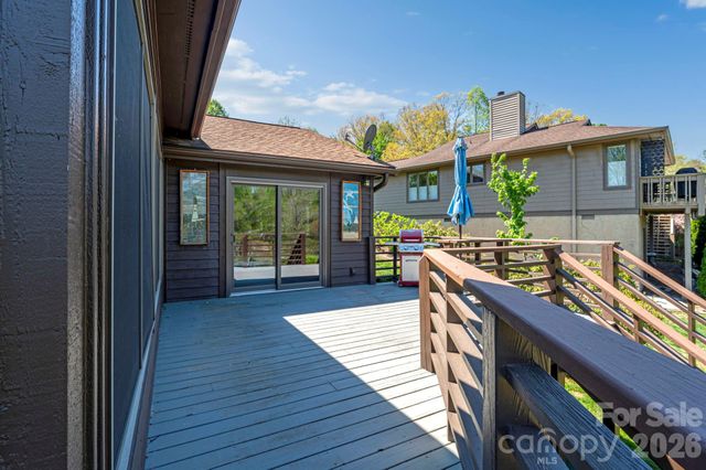3104 Cove Loop Road, Hendersonville, NC 28739