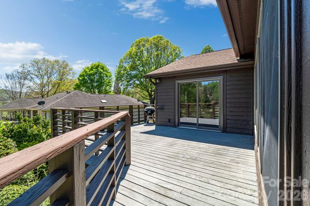 3104 Cove Loop Road, Hendersonville, NC 28739