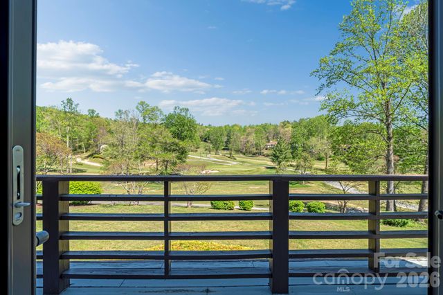 3104 Cove Loop Road, Hendersonville, NC 28739