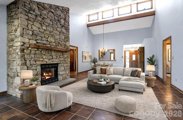 3104 Cove Loop Road, Hendersonville, NC 28739
