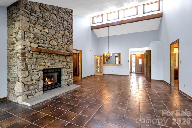 3104 Cove Loop Road, Hendersonville, NC 28739