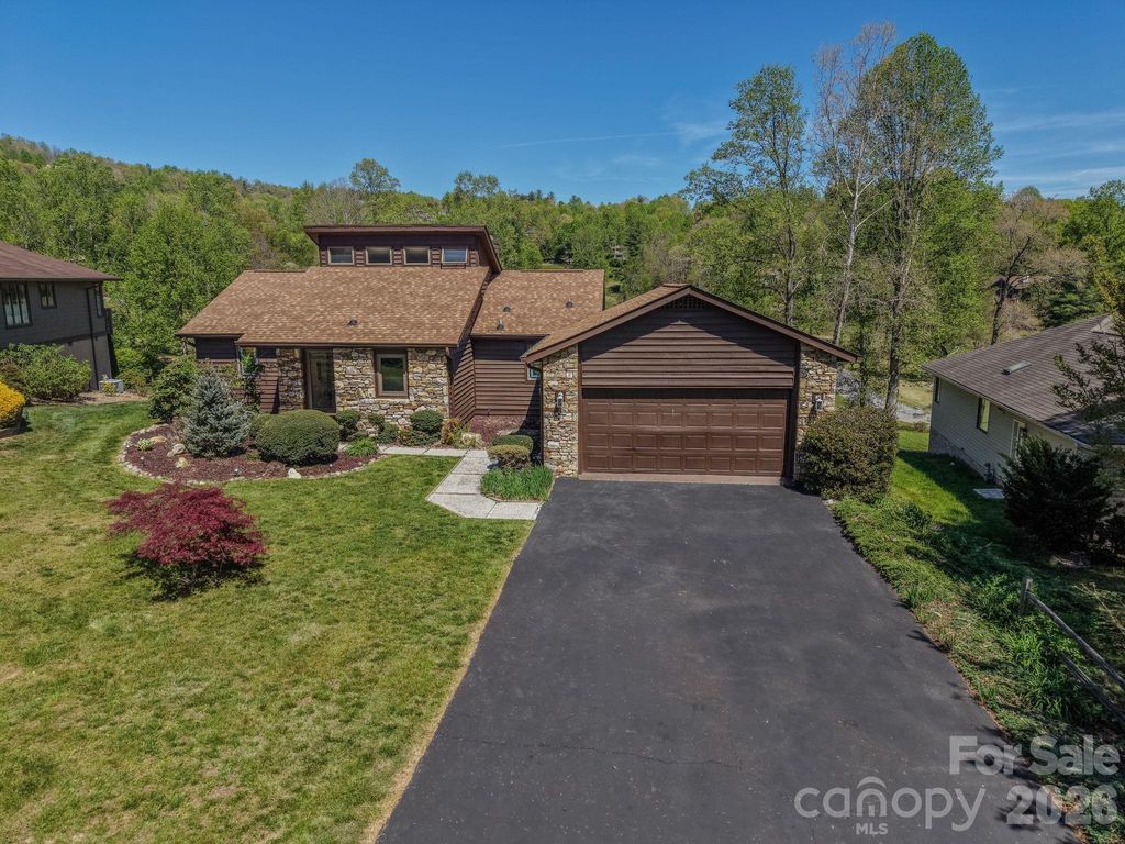 3104 Cove Loop Road, Hendersonville, NC 28739