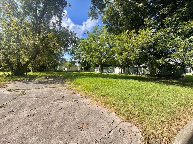 1504 E 33rd Street, Houston, TX 77022