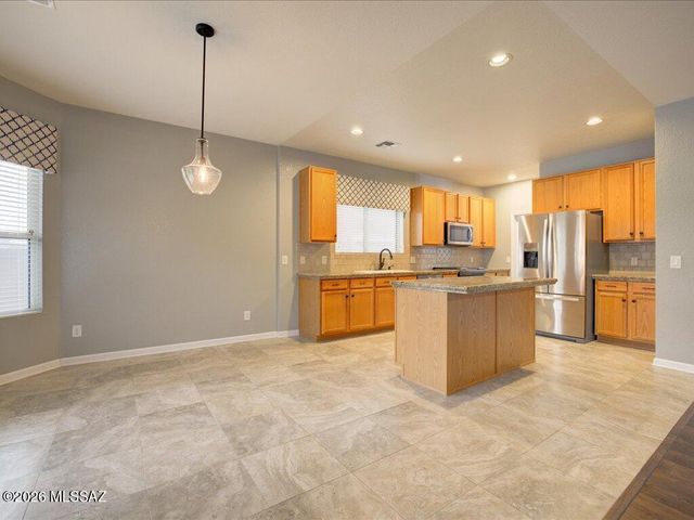 10576 S Sunshower Way, Vail, AZ 85641