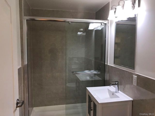 135-17 Northern Boulevard 5D, Flushing, NY 11354