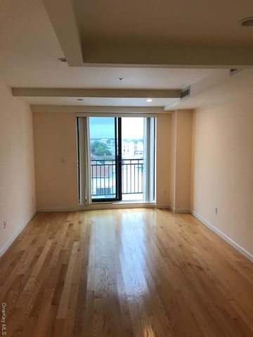 135-17 Northern Boulevard 5D, Flushing, NY 11354