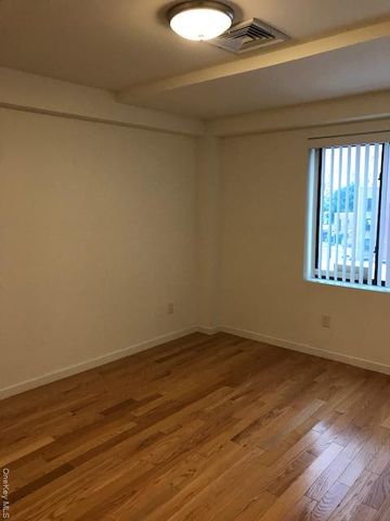 135-17 Northern Boulevard 5D, Flushing, NY 11354