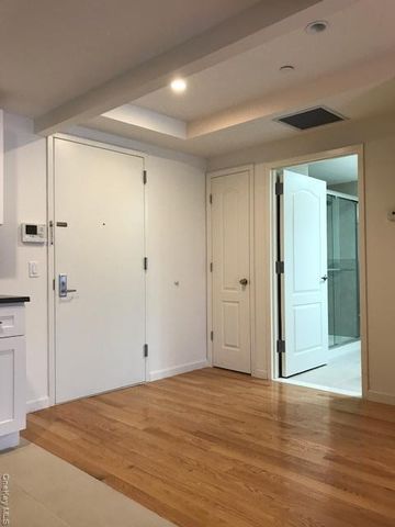 135-17 Northern Boulevard 5D, Flushing, NY 11354