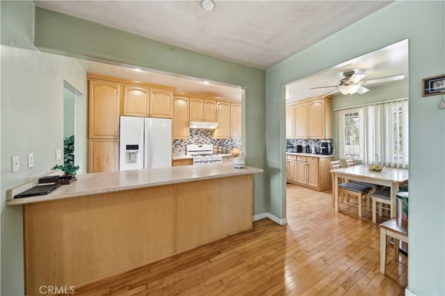 6853 Vanalden Avenue, Reseda, CA 91335