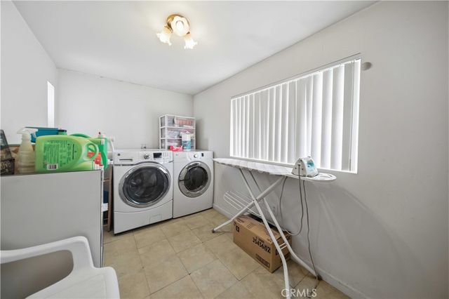 6853 Vanalden Avenue, Reseda, CA 91335