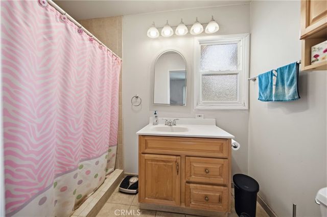 6853 Vanalden Avenue, Reseda, CA 91335