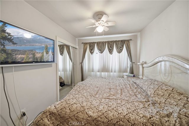 6853 Vanalden Avenue, Reseda, CA 91335