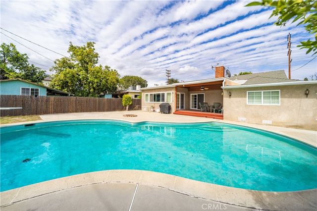 6853 Vanalden Avenue, Reseda, CA 91335