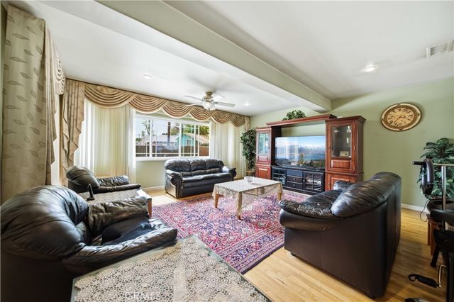 6853 Vanalden Avenue, Reseda, CA 91335