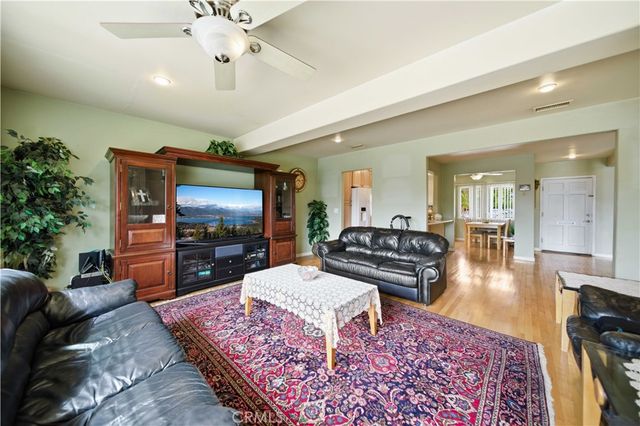 6853 Vanalden Avenue, Reseda, CA 91335