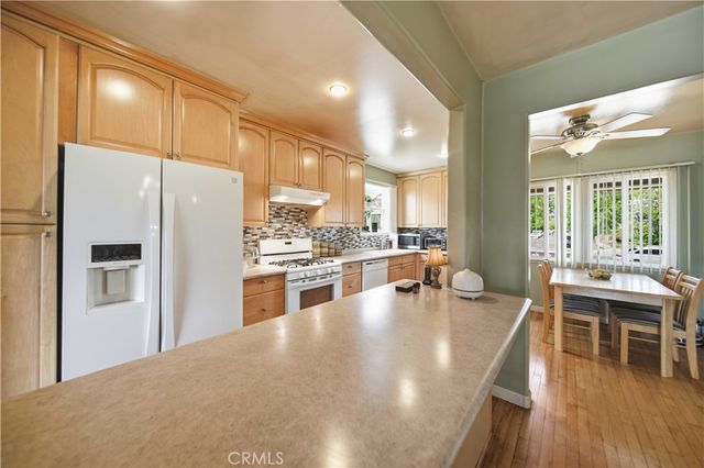 6853 Vanalden Avenue, Reseda, CA 91335